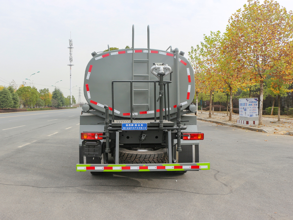 10.3方東風天錦六驅灑水車