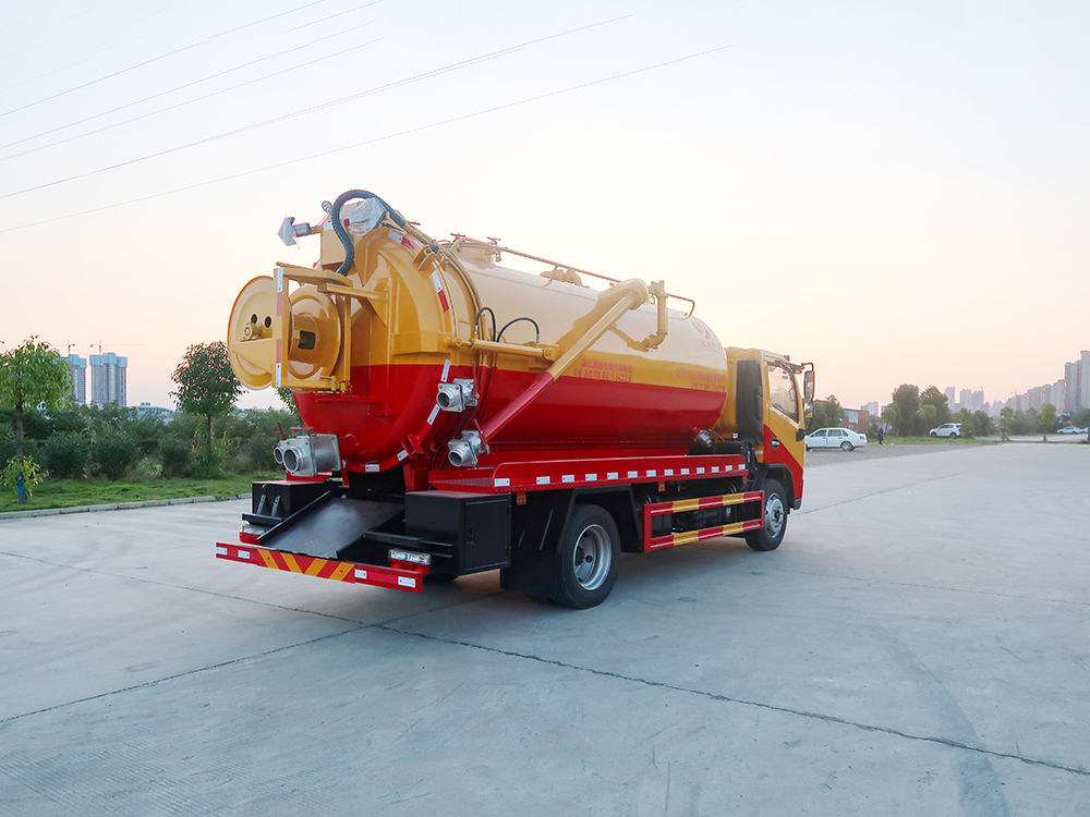 CLT5120GQWEQ6型清洗吸污車