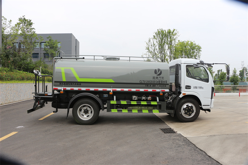 東風福瑞卡 8 方灑水車