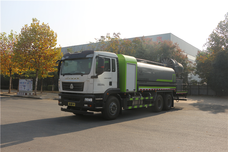 重汽汕德卡大型抑塵車-霧炮車